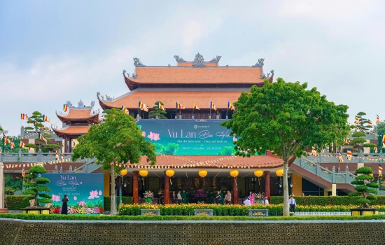 DÂN TRÍ - HOA VIÊN BÌNH AN TỔ CHỨC VU LAN LAN TỎA TINH THẦN TRI ÂN, HIẾU ĐẠO