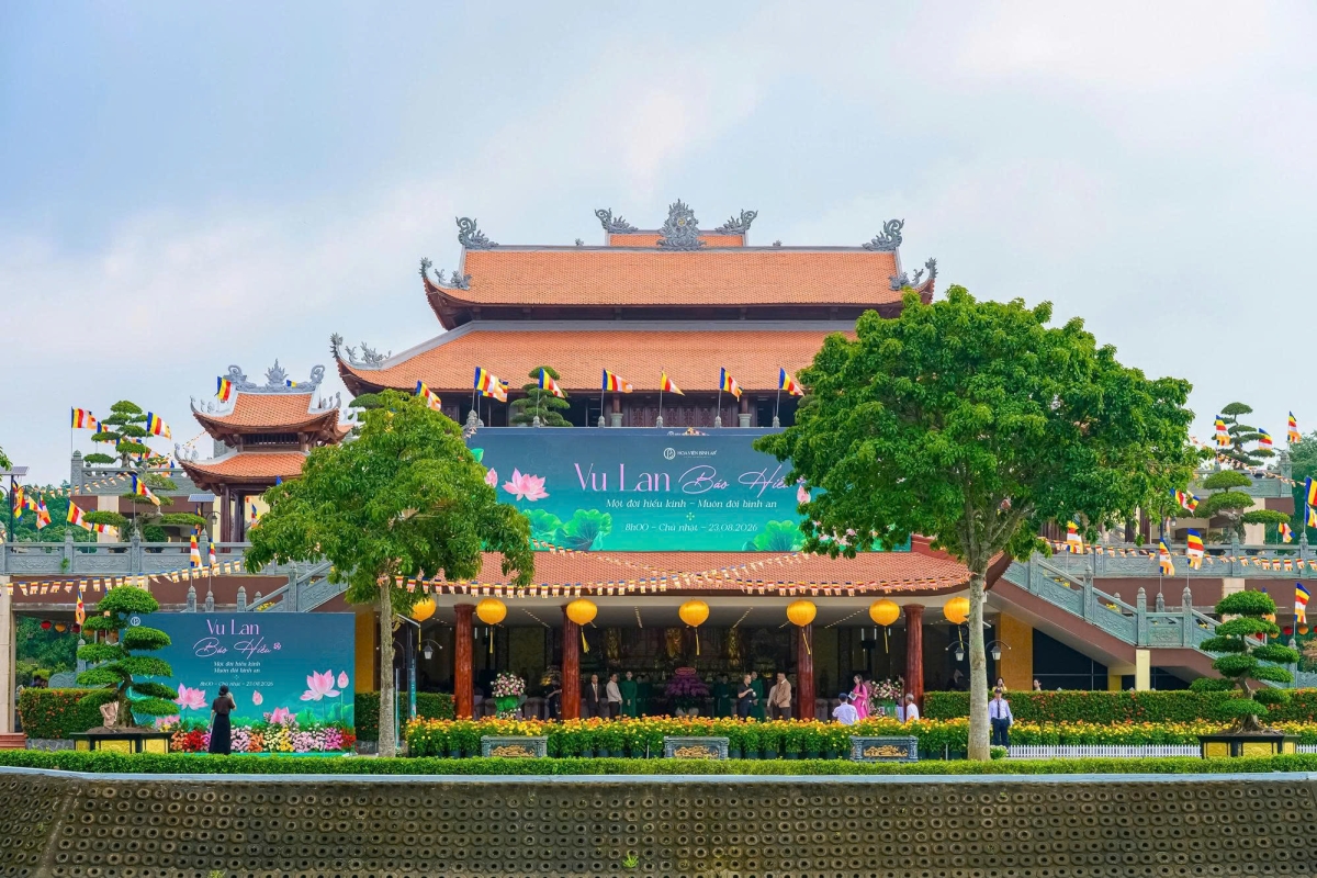 Quang cảnh Hoa viên Bình An dịp vu lan