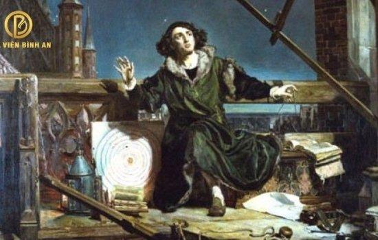 Bia mộ trang trí hệ mặt trời của giáo sĩ Ba Lan Copernicus