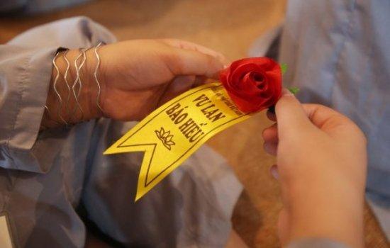 VNEXPRESS - TẶNG QUÀ CHA MẸ MÙA VU LAN