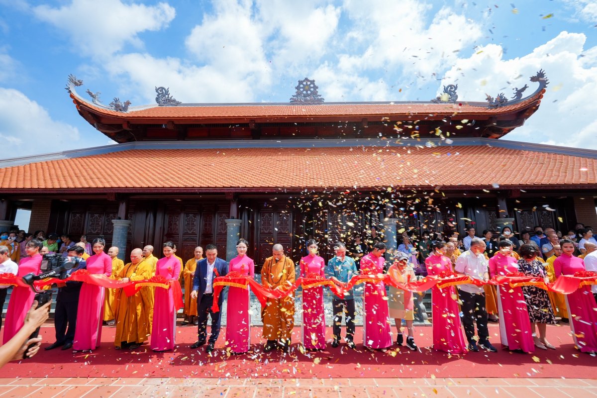 Lễ cắt băng khánh thành khai trương Chánh điện Hoa Viên Bình An Vĩnh Nghiêm