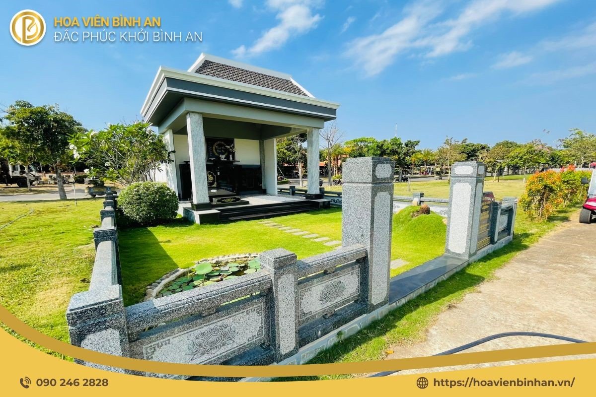 Bia mộ gia tộc thể hiện lòng thành kính của con cháu với người đã khuất