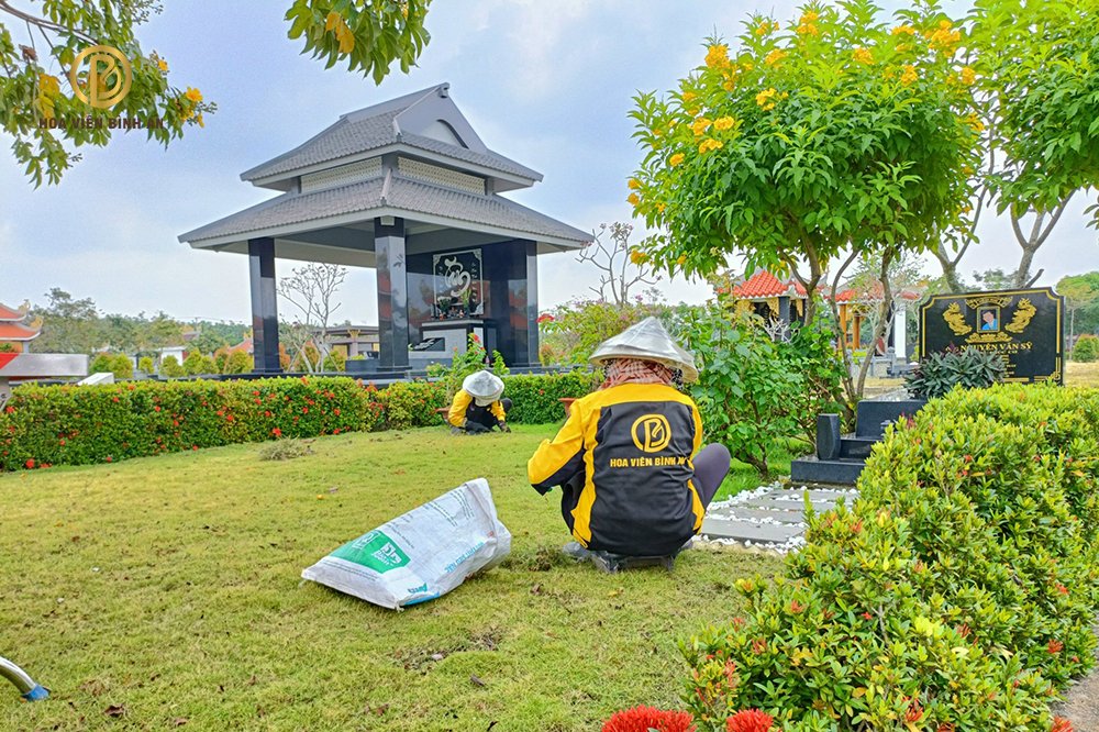 Chăm sóc mộ phần để giúp gia tộc luôn hưng thịnh, phát triển