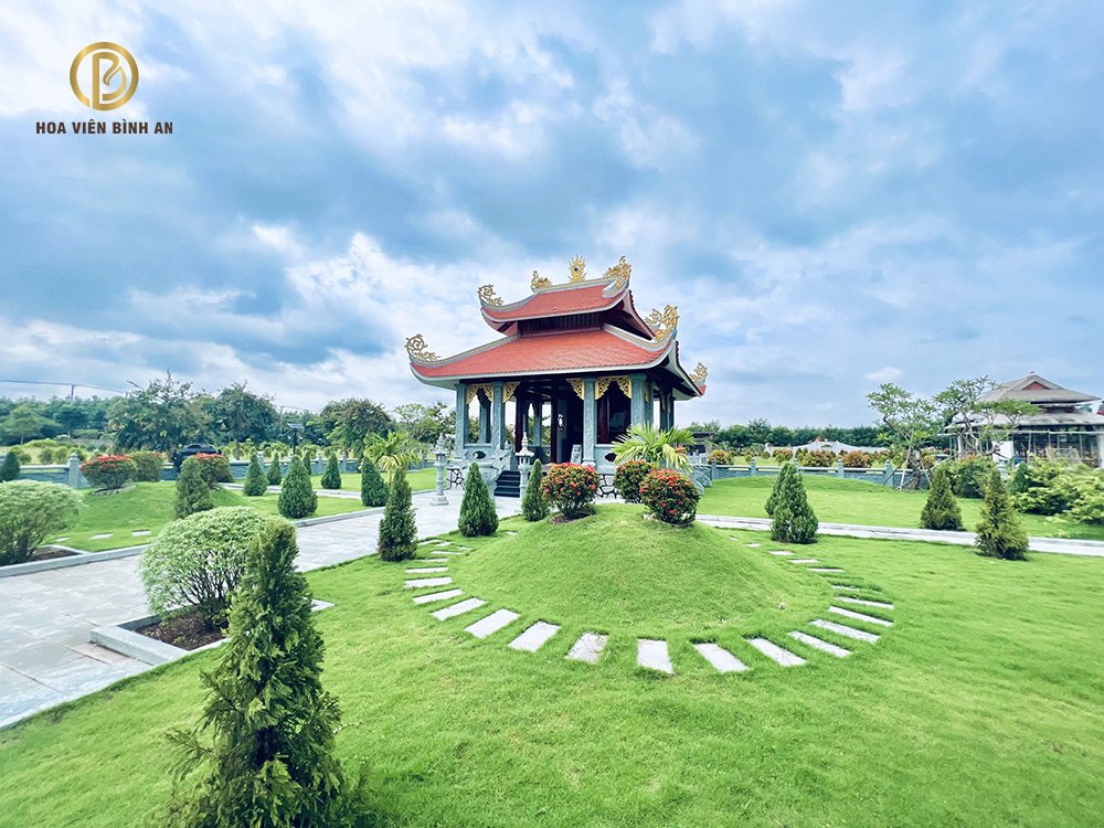 Có thể lựa chọn các loại cây sau đây trồng ở khuôn viên mộ 