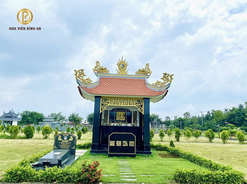 Không nên trồng cây lớn ở phía trước của phần mộ